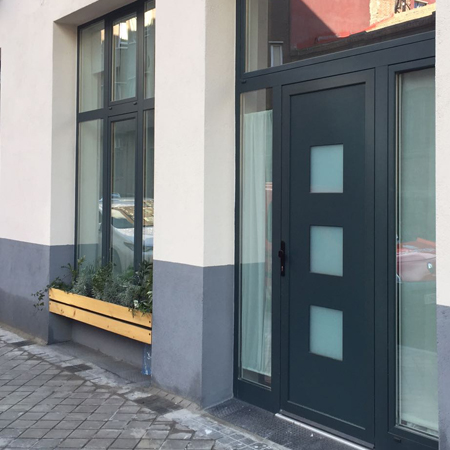 Venakal. Puertas, ventanas y cerramientos de aluminio y pvc en Alcázar de San Juan y Madrid Venakal. Puertas, ventanas y cerramientos de aluminio y pvc en Alcázar de San Juan y Madrid