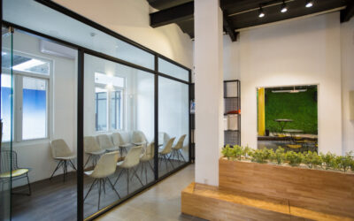 Ventajas de las ventanas y puertas de PVC para locales comerciales: durabilidad, imagen y ahorro energético