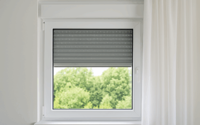 Cómo proteger tus ventanas y puertas de PVC del sol y la lluvia: accesorios y tratamientos para aumentar su durabilidad